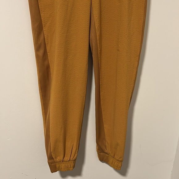 Athleta Textured Brooklyn Pant Jogger Yellow Travel Hiking Athletic Comfy Size 4 - Picture 2 of 5